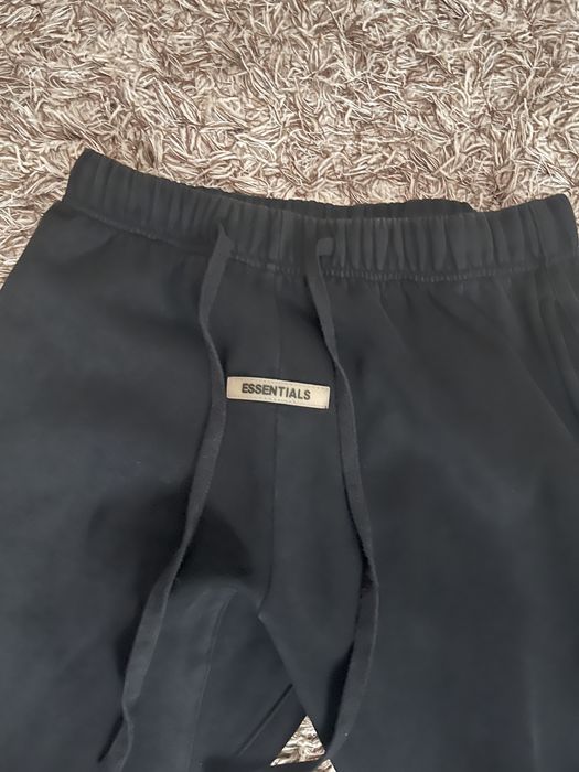 Pantaloni essentials