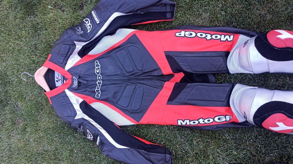 Vând costum  Berik MotoGP măsură 54