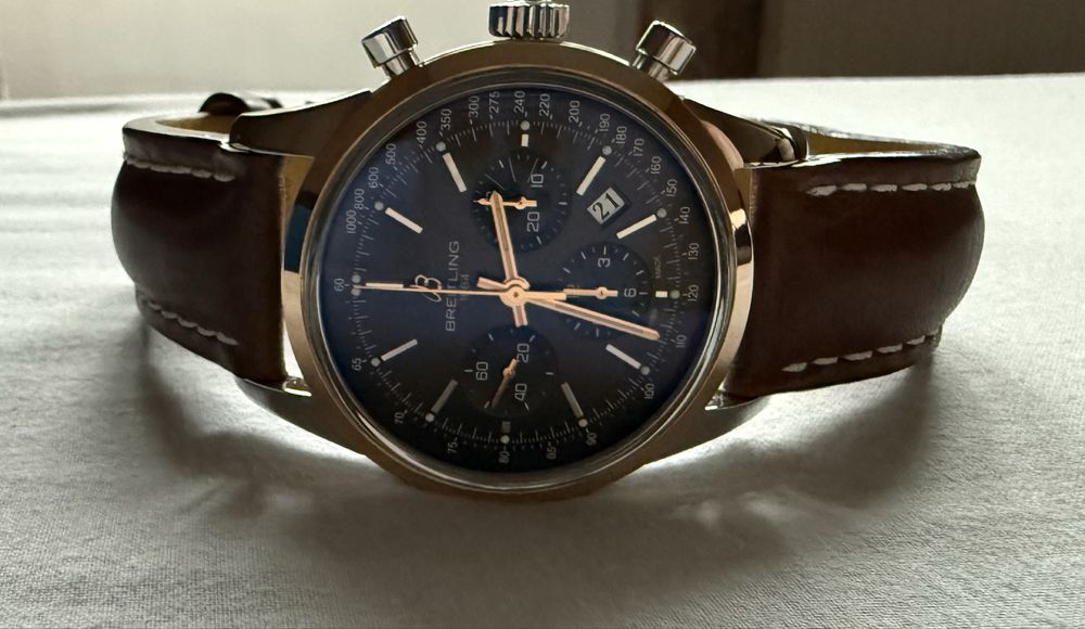 Breitling Transocean Chronograph 43мм.  18k gold bezel