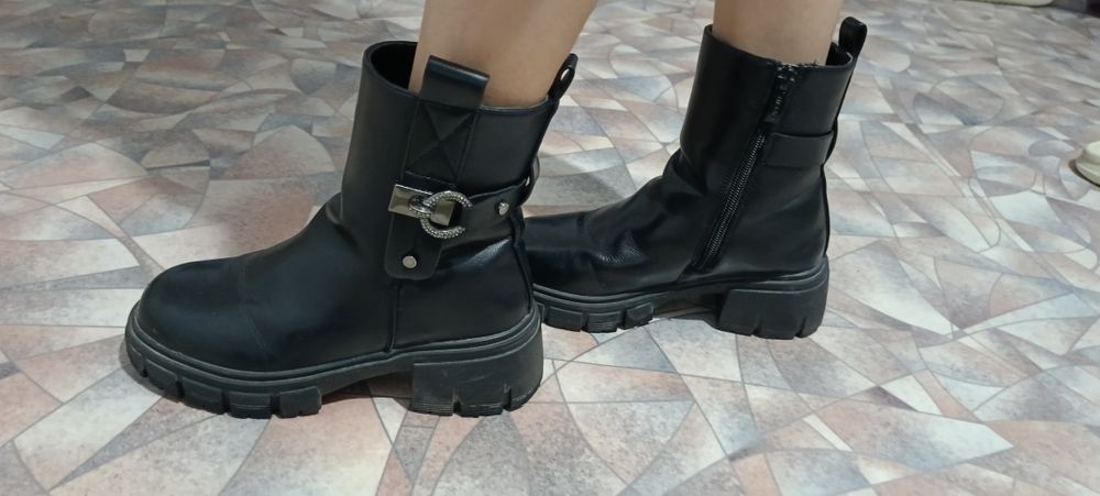 Продам зимние сапожки