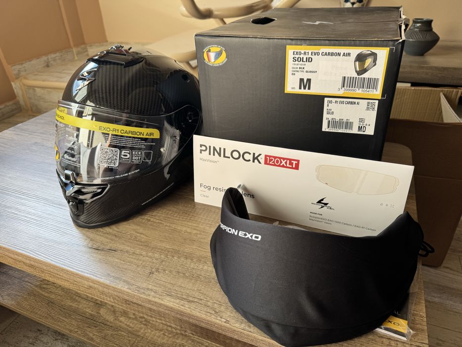Каска Scorpion exo R1 evo carbon нова, размер M