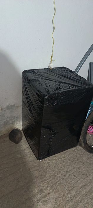 Vând frigider seria AF125M40w