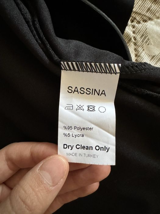 Вечернее платье черного цвета