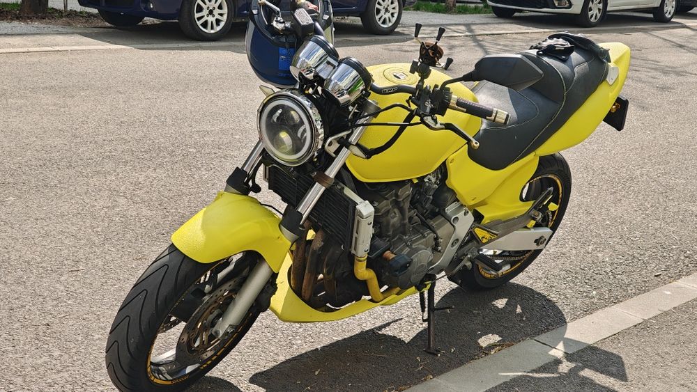 Honda Hornet  Vand, schimb  cu scuter sau cruiser.