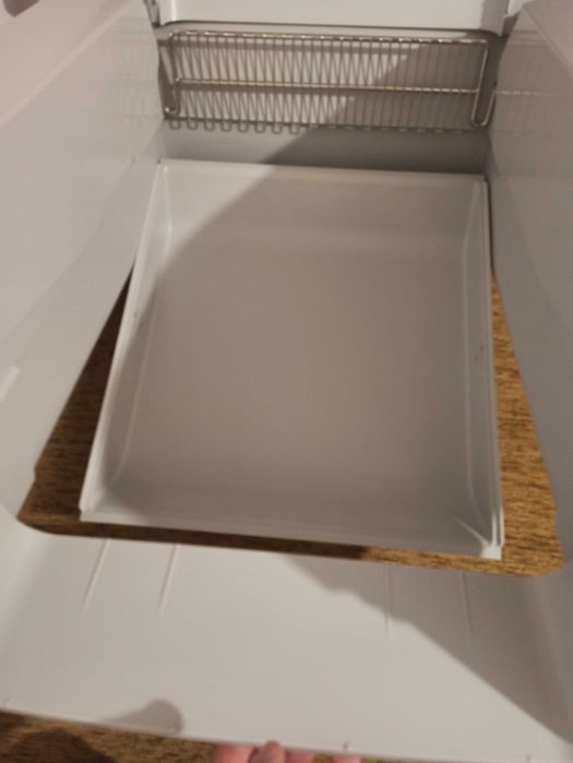 Litieră pentru pisici PetSafe ScoopFree cu autocurățare.