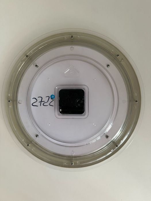 Часы настенные серебряные б/у