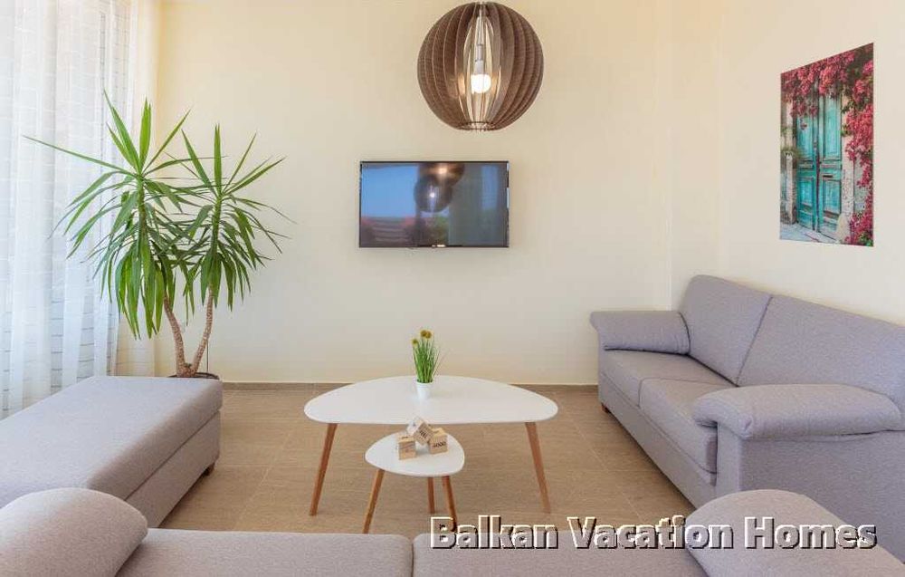 Луксозна вила с 5 спални на брега на морето в Лозенец