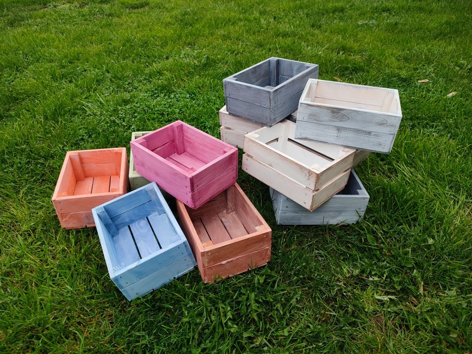 Дървени щайги с боя