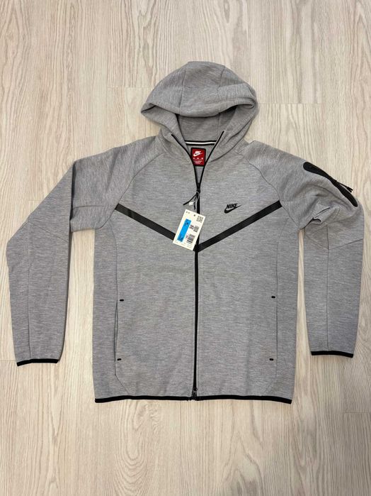 Trening Nike Tech Fleece Model NOU l Compleu