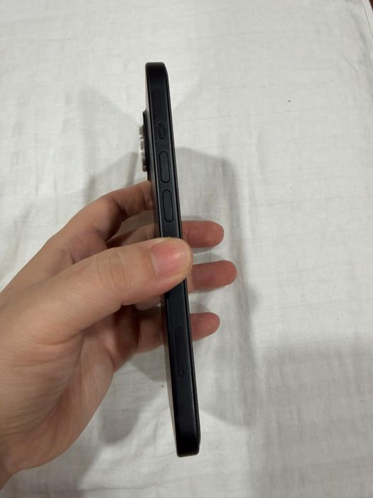 Продам айфон 15  128 гб