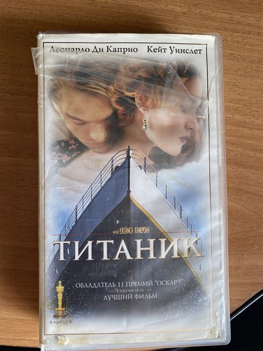 Видеокассеты, диски с компьютерными играми