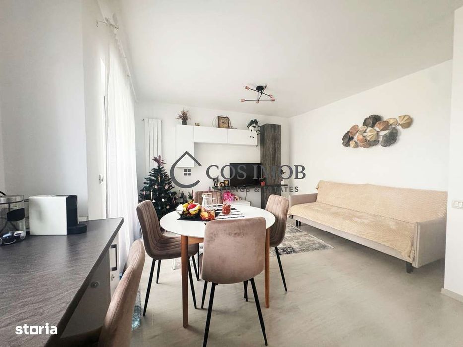 De vânzare apartament 3 camere , Zona Coresi