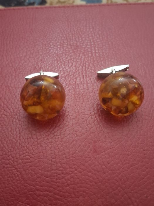 Butoni vechi chihlimbar