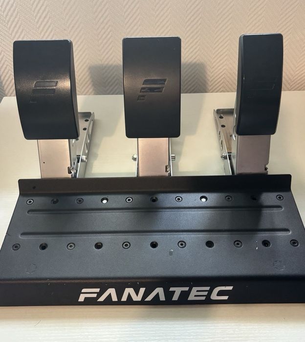 Fanatec CSL BMW волан и  CSL педали clutch set