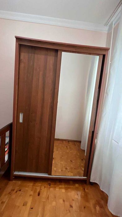 Продаётся комплект мебели (шкаф + стол + стул)