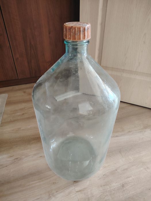 Продам бутыль большую