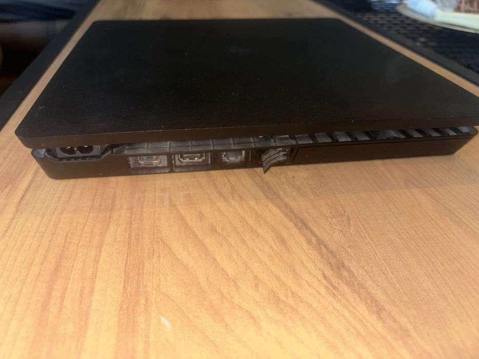 Продавам Playstation 4