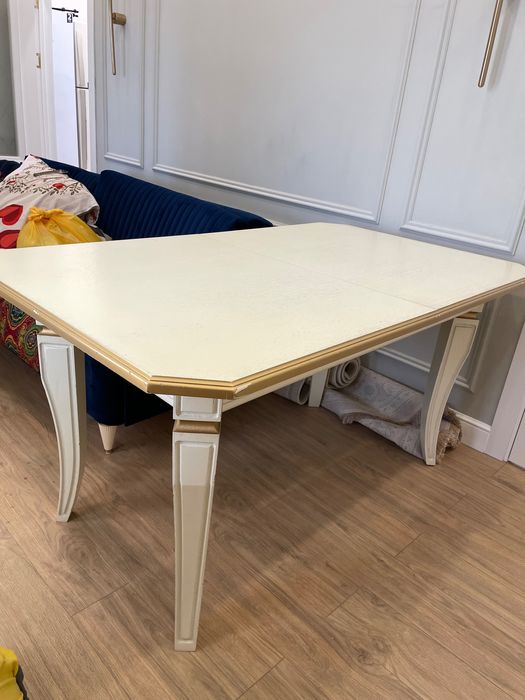 Стол в отличном качестве