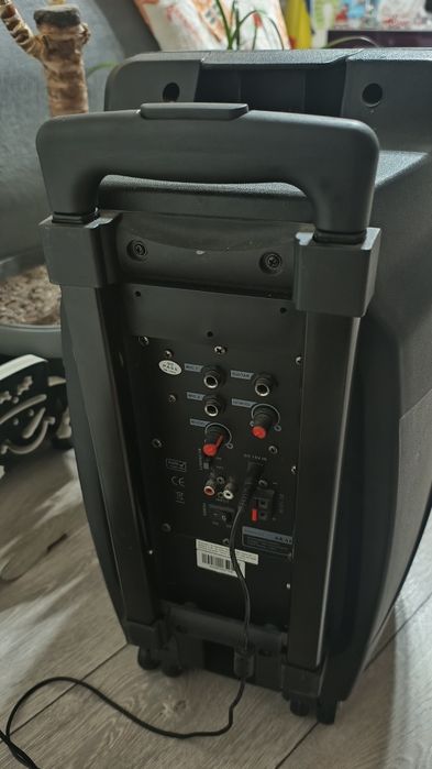 Vând boxa portabila Akai