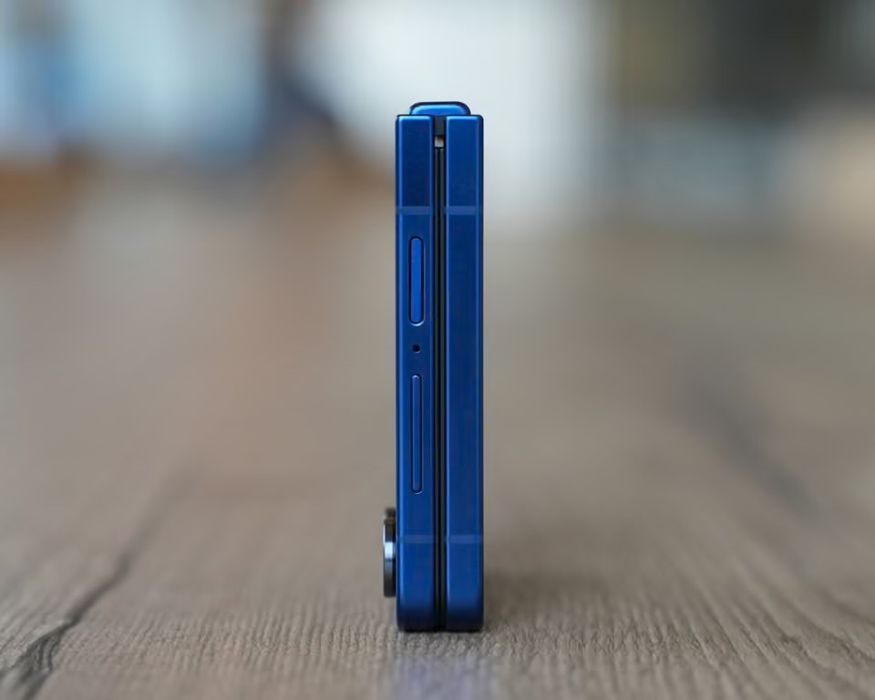 Samsung Z flip 7 blue 256гб 100%