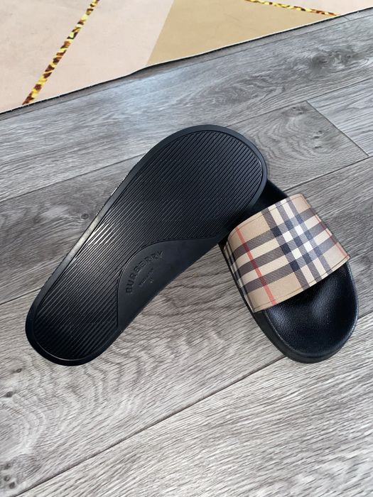 Шлепанцы Burberry