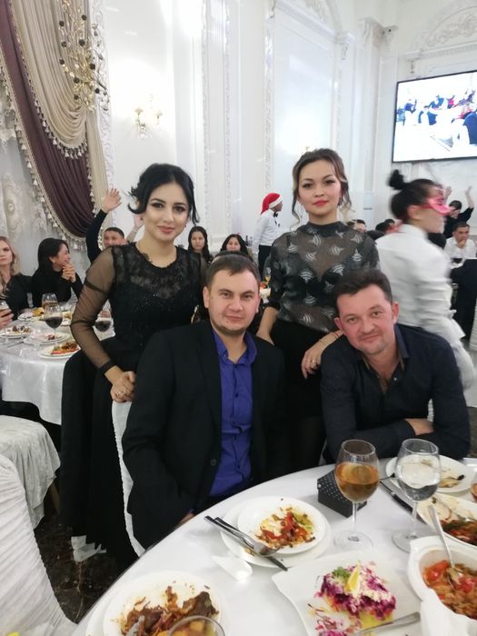 Вечернее платье ниже колен