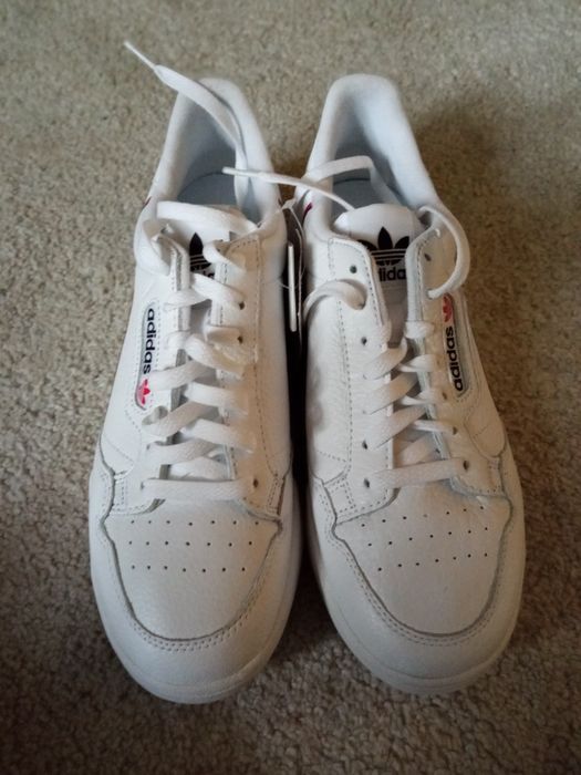 Чисто нови обувки ADIDAS