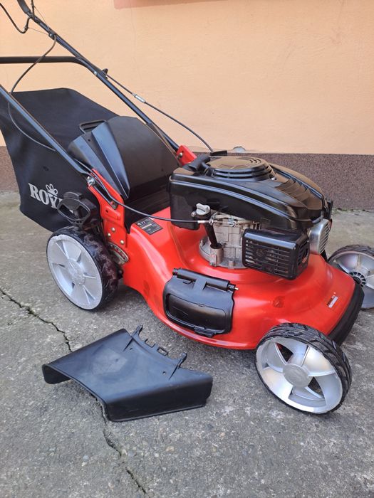 Masini de tuns iarba