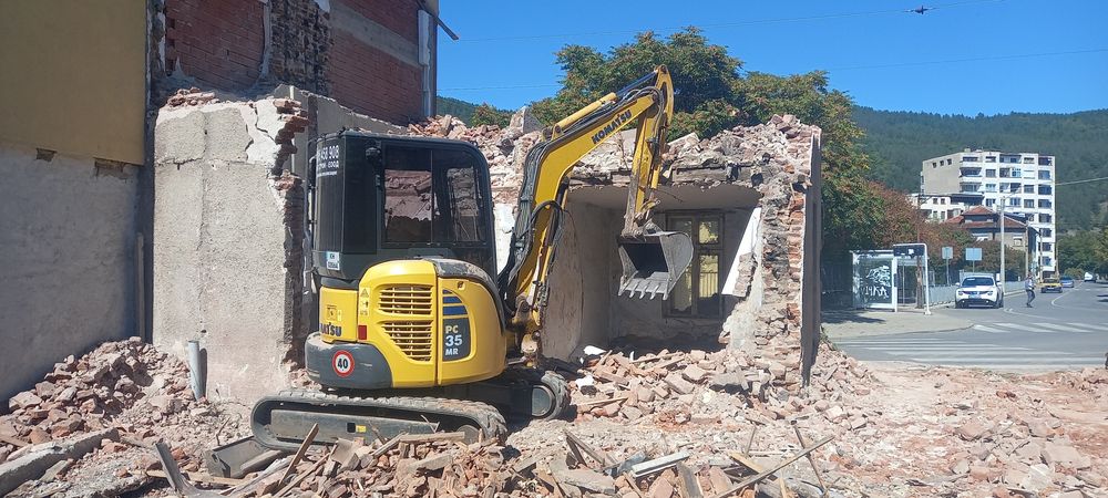 Услуги с Багер и Самосвали  и др. Строителна техника БИК-СТРОЙ ЕООД