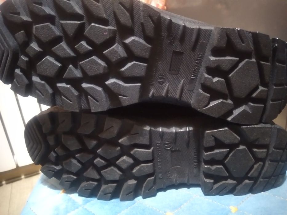 Продам новые берцы
