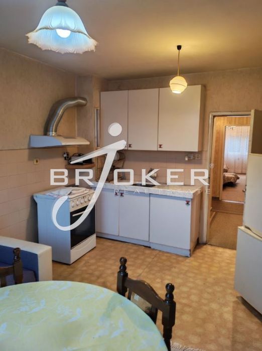 Дава се под наем Тристаен апартамент в Кърджали, Център - 91 кв.м за 260 € - Снимка #3