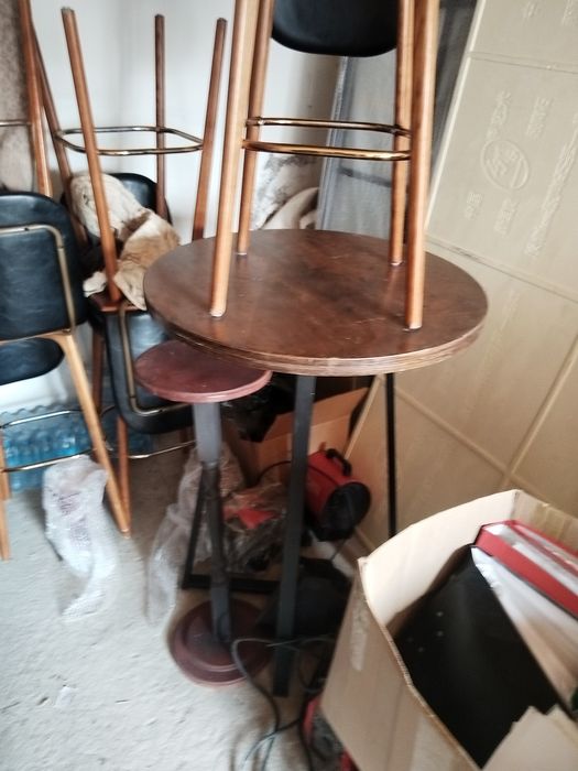Барный стул из дерева