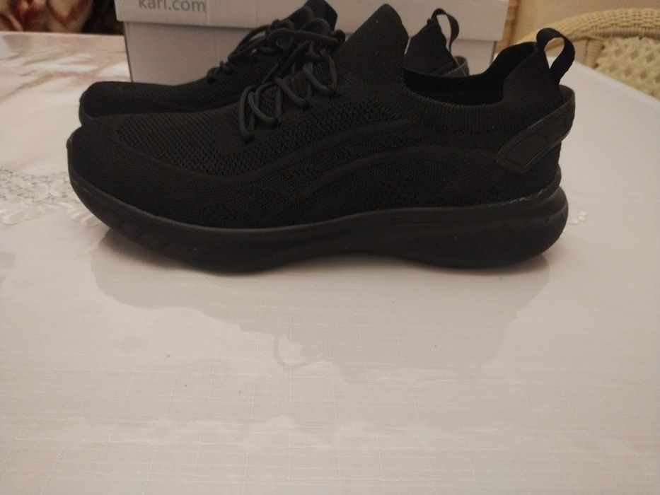 Кроссовки новый размер 43