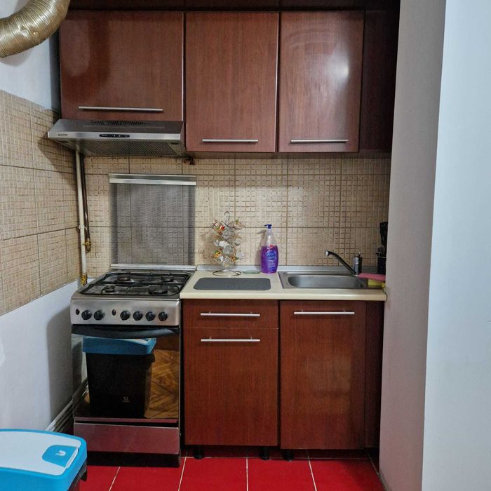 Inchiriez apartament 2 camere, decomandat.