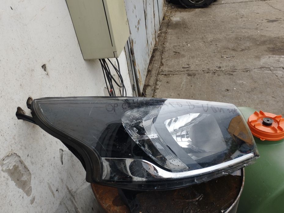 Фар за Opel vivaro B van  2016