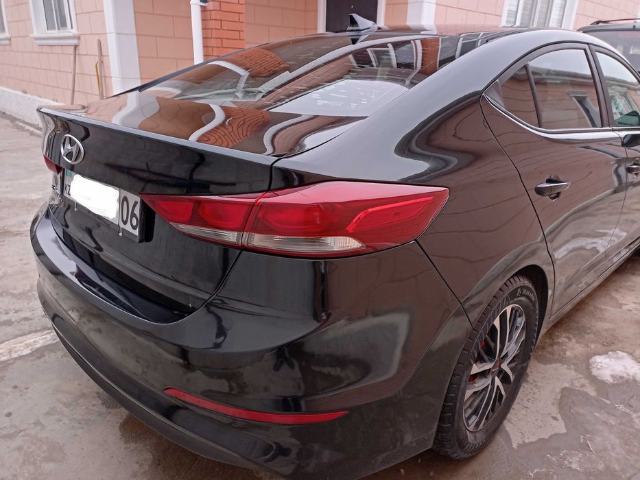 Hyundai Elantra 2017 г.