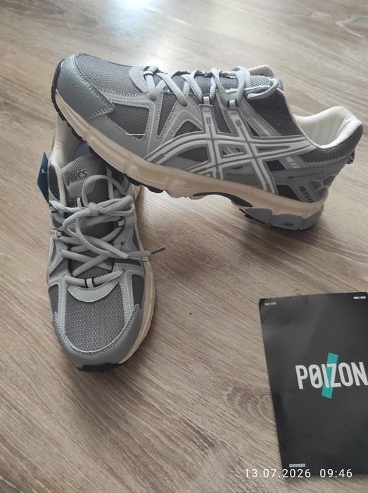 Продам кроссовки Asics