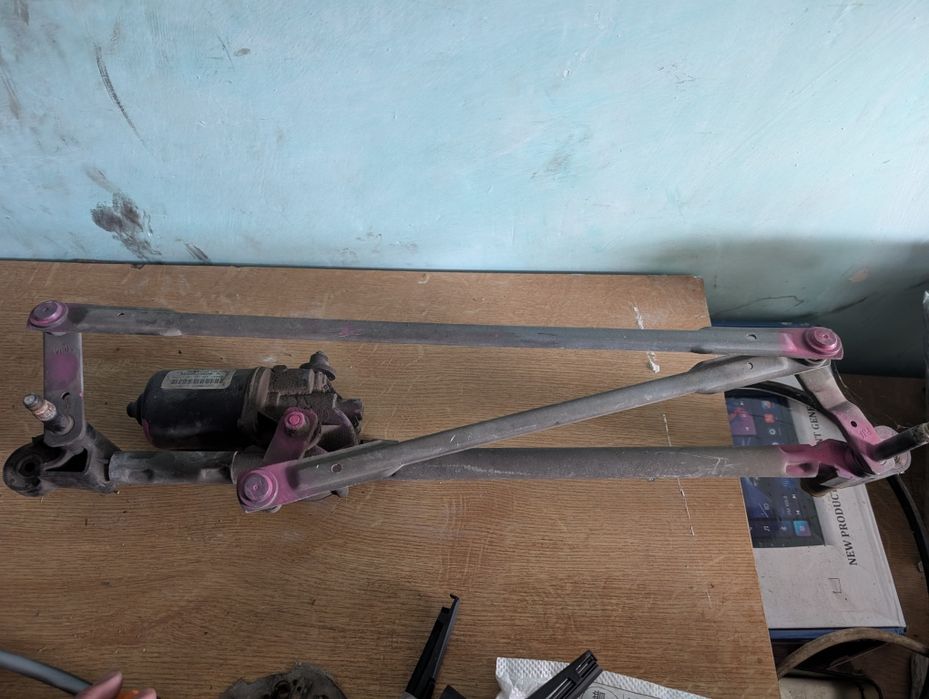 Продаю механизм дворников с моторчиком на chrysler sebring/stratus