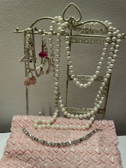 Елегантна и много нежна сребърна гривна