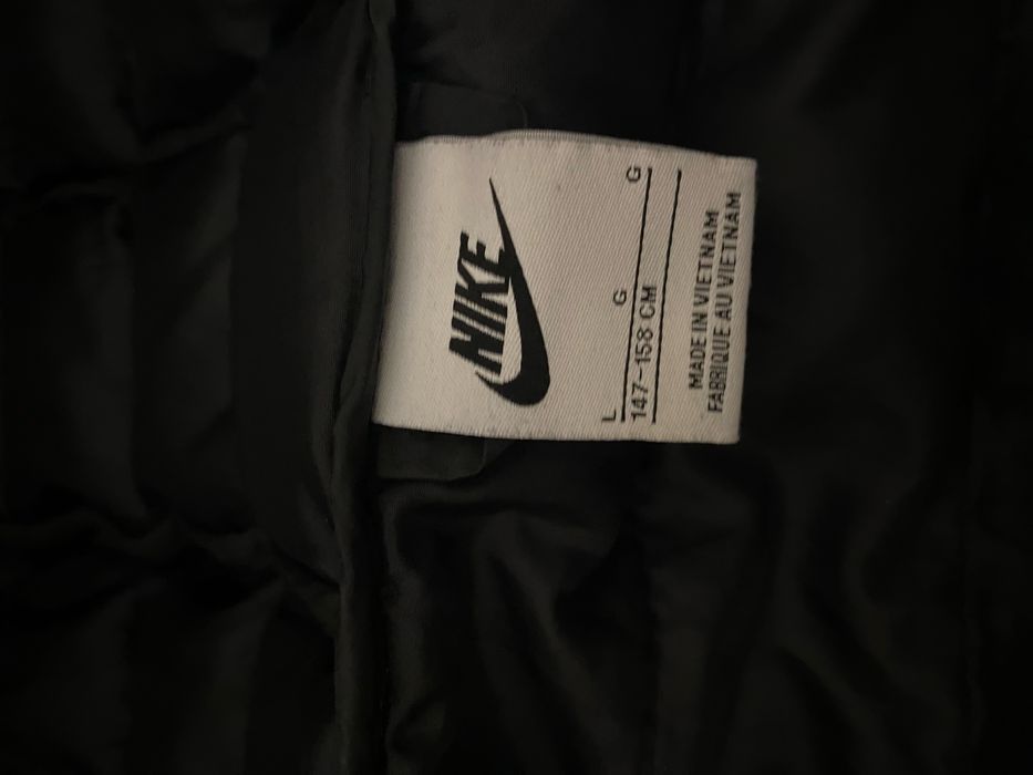 Продавам оригинално яке Nike