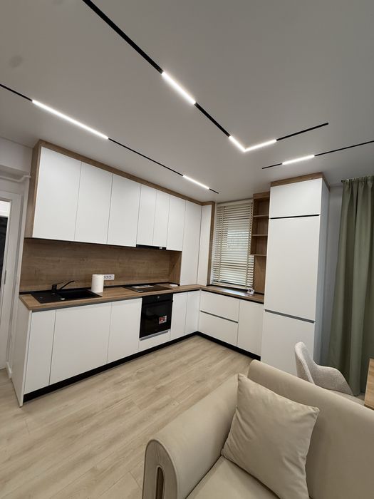 De inchiriat- apartament 3 camere, prima inchiriere