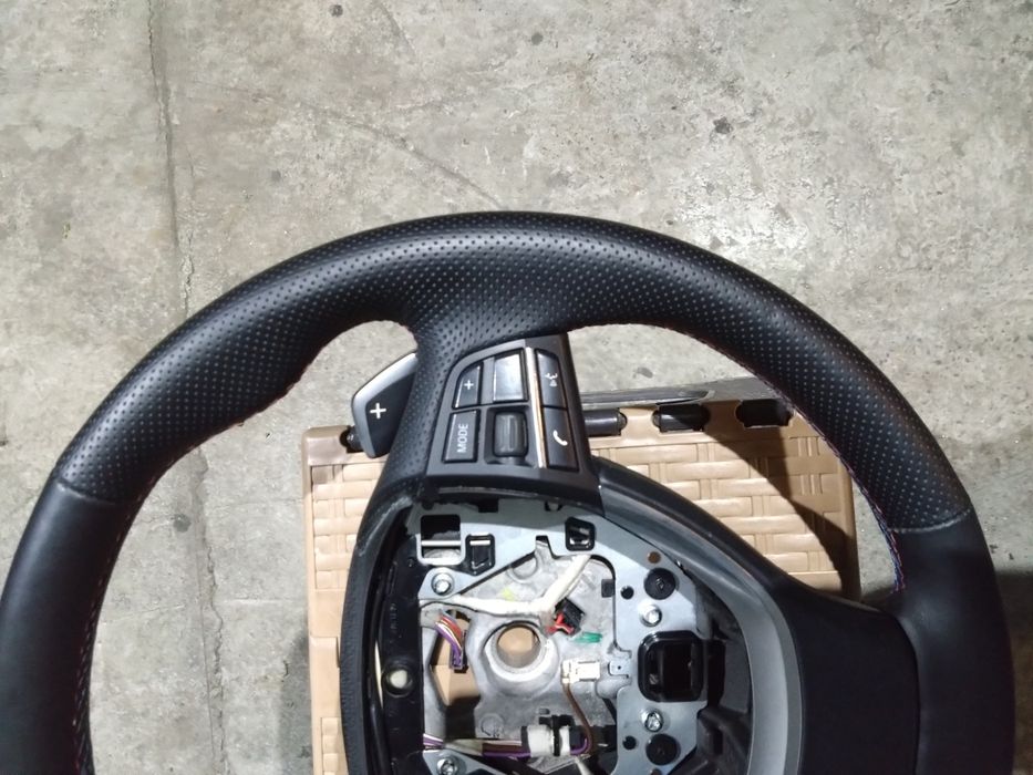Vând volan cu padele  BMW F10, F01