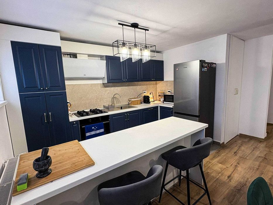 Apartament de 84mp cu 3 Camere, 2 Bai, 2 Birouri + Terasa 12mp