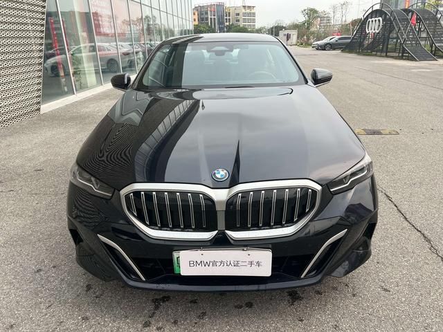 BMW i5 2025