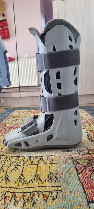Gheată ortopedica Aircast Elite .ESTE FOARTE PUTIN FOLOSITĂ.