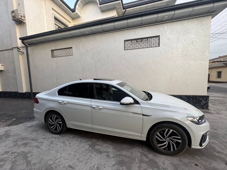 Volkswagen. E-bora 2020