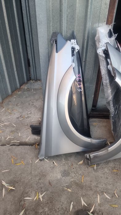 Крыло переднее на Subaru Outback  2005 год .