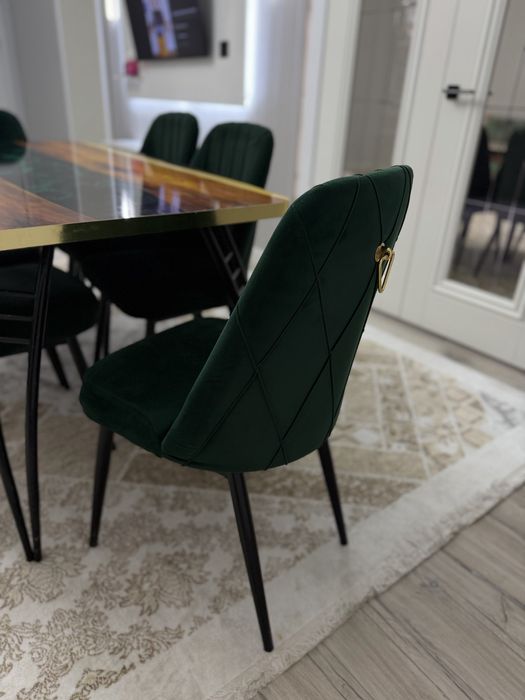 Кухонный стол и стулья(6шт)