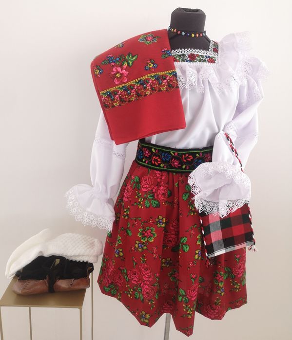 Costum popular femei de Maramures