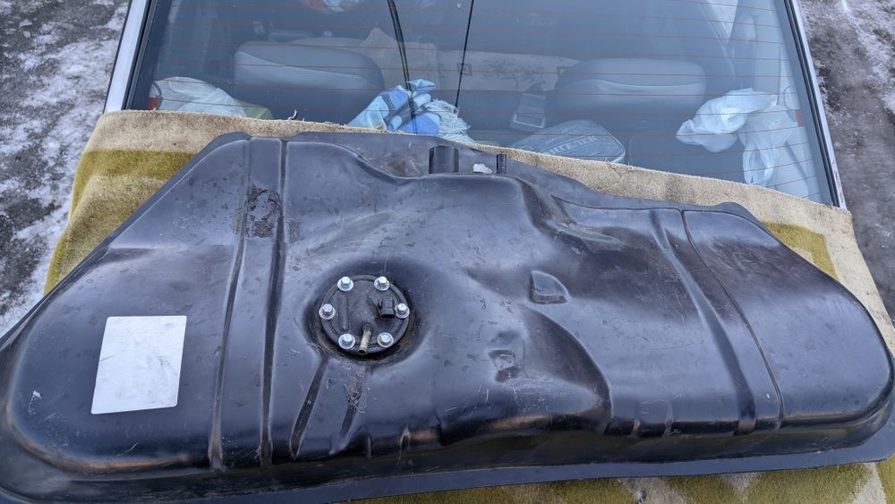 Продам топливный бак